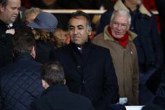 Πρώην πρόεδρος ομάδας της Premier League έπεσε θύμα ληστείας - Δέχτηκε μαχαιριά σε λαιμό και χέρια