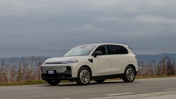 Leapmotor B10 Hybrid EV: Αυτονομία 900 χλμ. και τιμή κάτω από 30.000 ευρώ