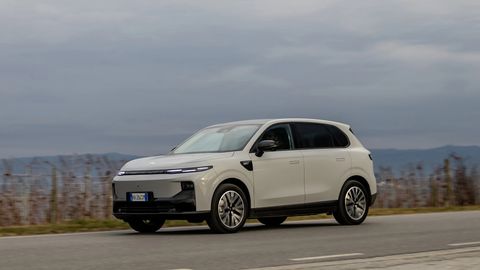 Leapmotor B10 Hybrid EV: Αυτονομία 900 χλμ. και τιμή κάτω από 30.000 ευρώ