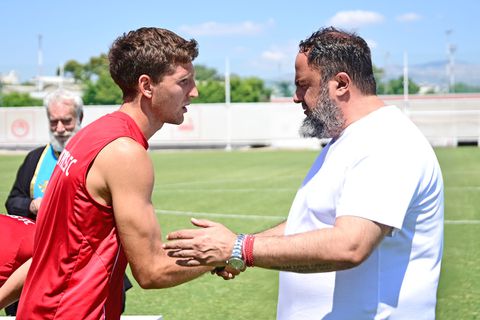 Ρέτσος σε Μαρινάκη: «Σε κοιτάζουμε πάντα στα μάτια και ξέρουμε ότι στα δύσκολα πάντα είσαι εδώ να μας στηρίξεις»