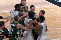 Ο Παπαγιάννης μπήκε στη μέση για να προστατεύσει τον Μαντζούκα και προέκυψε «επεισόδιο» με τον Μποστ (pics)