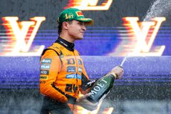 Ο Λάντο Νόρις θριάμβευσε στη βροχερή Μελβούρνη στο πρώτο Grand Prix της σεζόν