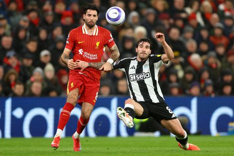 «Μάχη» στο Wembley ανάμεσα σε Λίβερπουλ και Νιούκαστλ για τον πρώτο τίτλο στην Αγγλία