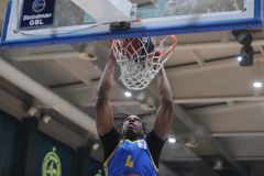 Ομάρ Πέιν… στον αέρα και στην κορυφή του Top-10 (vid)