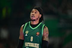 Η μητέρα του Χολμς πήρε θέση για τη διαχείριση του γιου της από τον Αταμάν: «Δεν μου αρέσει να τον αποκαλούν έτσι»