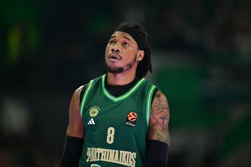 Η μητέρα του Χολμς πήρε θέση για τη διαχείριση του γιου της από τον Αταμάν: «Δεν μου αρέσει να τον αποκαλούν έτσι»