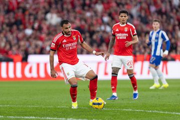 H δημοσκόπηση που... καίει τον Παυλίδη - Τι συμβαίνει με τον Έλληνα φορ και τους οπαδούς της Μπενφίκα