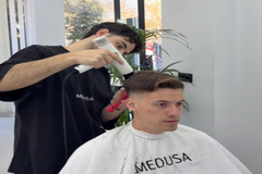 Νέα εμφάνιση για τον Γιάννη Κωνσταντέλια (vid)