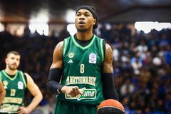 Η μητέρα του Χολμς πήρε θέση για τη διαχείριση του γιου της από τον Αταμάν: «Δεν μου αρέσει να τον αποκαλούν έτσι»