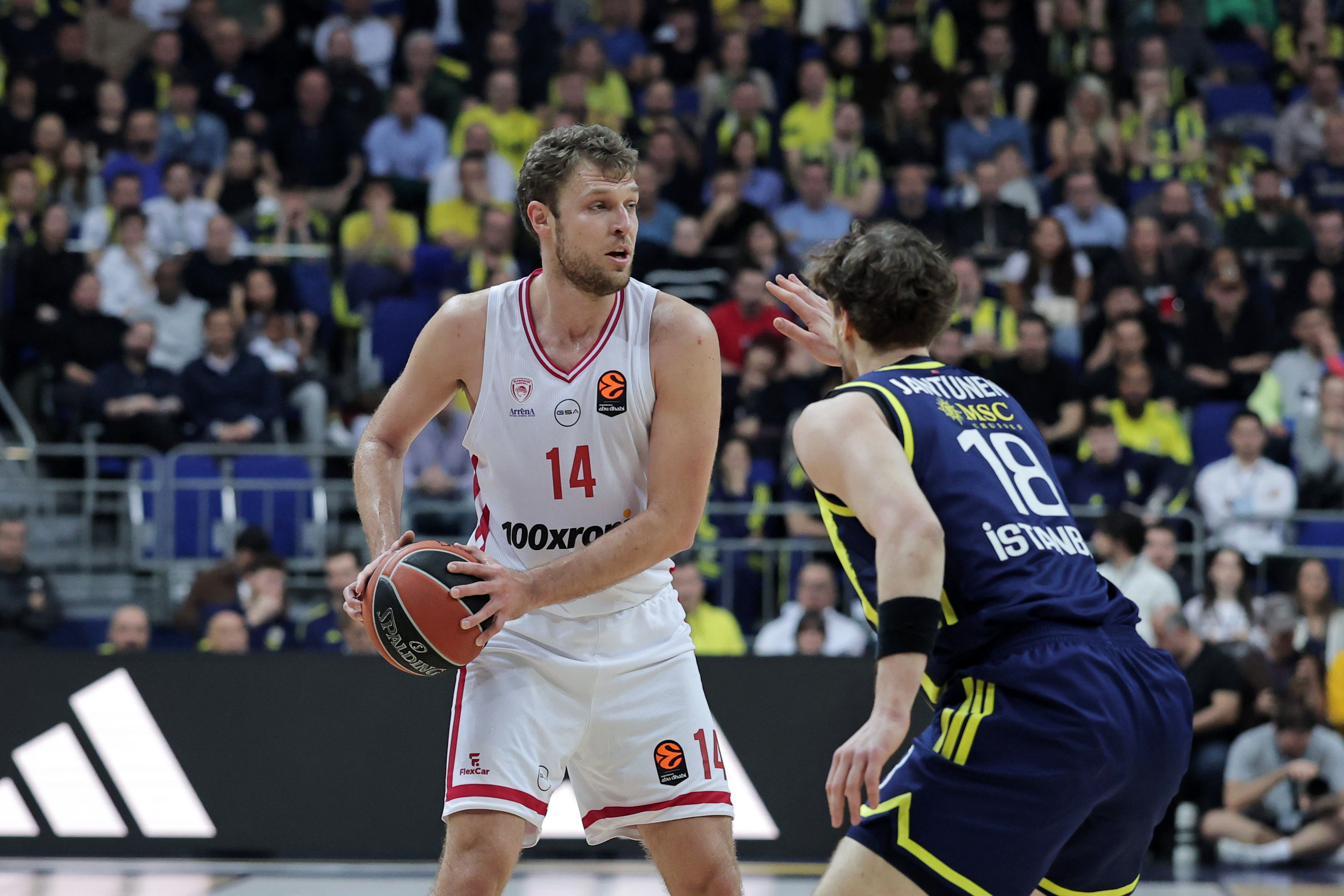 Γιατί η Φενέρμπαχτσε δυσκολεύει τόσο πολύ τον Ολυμπιακό: Η άμυνα του Γιασικεβίτσιους και ο παράγοντας Βεζένκοφ