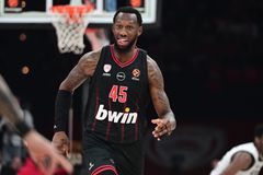 Ντόντα Χολ: «Αυτό μου αρέσει στην τριάδα ψηλών του Ολυμπιακού»