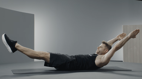 Hollow Hold: Η Άσκηση Κορμού που Δυναμώνει Ολόκληρο το Κορμό