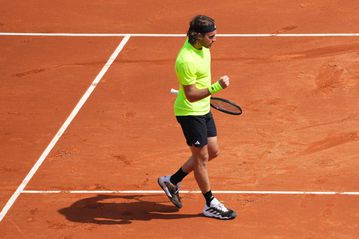 Ο Τσιτσιπάς «καθάρισε» τον Κόρντα και προκρίθηκε στους «8» του Barcelona Open