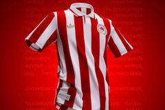 «Χαμός» για τη συλλεκτική επετειακή φανέλα του Ολυμπιακού - Έγινε ανάρπαστη και η τρίτη παρτίδα της!