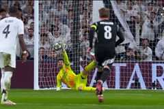 Τι έκανες ρε Σάκα; Κάτι σαν... λόμπα σε πέναλτι και κρατάει ζωντανή τη Ρεάλ Μαδρίτης (vid)