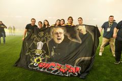 Το «ευχαριστώ» του Αλμέιδα και το συγκινητικό πανό για τον πατέρα του