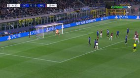 Φοβερό, ξαφνικό σουτ του Τεό Ερναντές, πρώτη καλή φάση στον αγώνα για τη Μίλαν