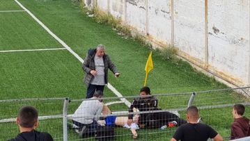 Εικόνες ντροπής: 16χρονος ποδοσφαιριστής τραυματίστηκε σοβαρά και του έδεσαν το πόδι με... χαρτόνια - Ο Κωστένογλου έσπευσε να βοηθήσει (vid)