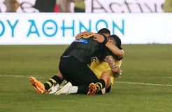 Τα δάκρυα και η αγκαλιά του Γαλανόπουλου στον Αθανασιάδη μετά το τελευταίο σφύριγμα με τον Βόλο (vid)