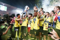 Το ξέφρενο πάρτι στη Νέα Φιλαδέλφεια, τα δάκρυα χαράς και η απονομή: Το συγκλονιστικό βίντεο της ΑΕΚ για την μαγική βραδιά (vid)