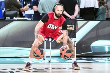 Σχολίασε τα post του ο Φουρνιέ: «Το σουβλάκι, ο χαλβάς και η κίνηση στη Γλυφάδα» (vid)