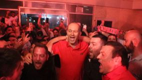 Ο Γιώργος Αγγελόπουλος αποθεώθηκε από τους οπαδούς του Ολυμπιακού