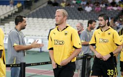 Η ΑΕΚ επιστρέφει στην μονόχρωμη κίτρινη φανέλα μετά από 12 χρόνια