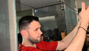 Παπανικολάου στον κόσμο: «Σας ευχαριστούμε, κρατήστε κάτι και για την φιέστα το Σάββατο»