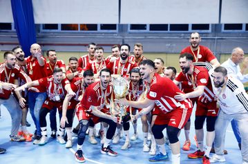 Πέντε λεπτά αρκούσαν για τον Ολυμπιακό, 33-29 την ΑΕΚ και πρωτάθλημα!