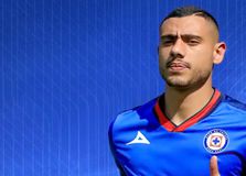 Ο Γιακουμάκης ανακοινώθηκε από την Κρουζ Αζούλ