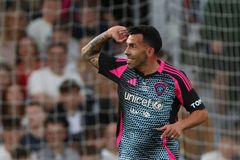 Ο Τέβες στα 41 του έλαμψε σε φιλικό παλαιμάχων με τέσσερα γκολ (vid)