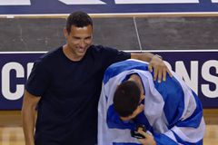 Στην καλύτερη πεντάδα του Πανευρωπαϊκού Νέων ο Ζούγρης - Βούρκωσε την ώρα της βράβευσης (vid)