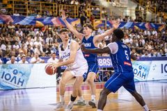 Τι είπαν οι Σπάρταλης και Πατρίκης μετά τη νίκη-πρόκριση της Εθνικής στα προημιτελικά του Eurobasket U20