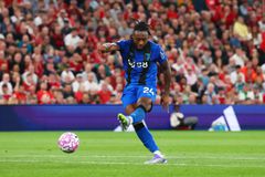 Ο Σεμένιο ξεπερνά τη ρατσιστική επίθεση: «Το ποδόσφαιρο ενωμένο απέναντι στο κακό»