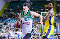 «Προσγείωση» από την Μακάμπι για τον νωθρό Παναθηναϊκό, κέρδισε το τουρνουά και τους «νέους»