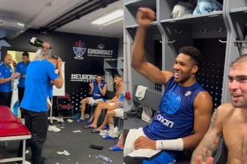 Η συγκινητική ομιλία του Ζήση στα αποδυτήρια και η αποθέωση: «Εσείς ξεκινήσατε να παίζετε μπάσκετ, επειδή τα κάναμε εμείς» (vid)