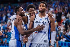 Πώς ο Γιάννης Αντετοκούνμπο και η οικογένειά του απέκτησαν την ελληνική ιθαγένεια