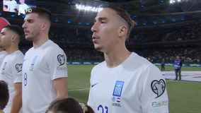 Η ανάκρουση του Εθνικού Ύμνου στην κατάμεστη «OPAP Arena»