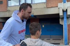 Θερμή υποδοχή για τον Ολυμπιακό στο Βελιγράδι ενόψει Μακάμπι (vid)