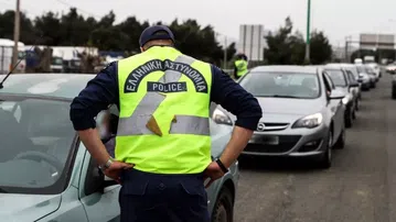 Προειδοποιήσεις για μπλόκα Τροχαίας: Τι προβλέπει ο νόμος;