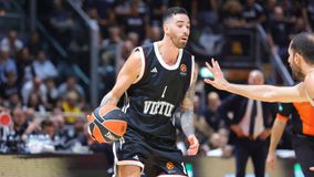 Σε περιπέτειες ο Λούκα Βιλντόζα και η σύζυγός του στην Μπολόνια