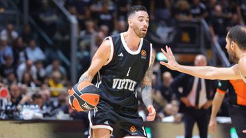 Σε περιπέτειες ο Λούκα Βιλντόζα και η σύζυγός του στην Μπολόνια