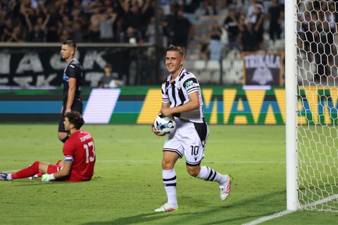 Ο Πέλκας έγινε πατέρας και το γιόρτασε με τους συμπαίκτες του
