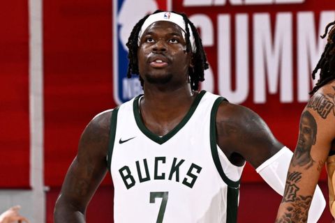 Αποχώρηση στους Μπακς