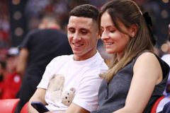 Με ζεύγος Ποντένσε, Σφαιρόπουλο, Μπόλομποϊ και... τρέλα στην εξέδρα η παρακάμερα του Ολυμπιακού (vid)