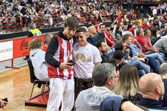 Ο Ποντένσε στο ΣΕΦ - Δε σταμάτησε ο κόσμος να του ζητάει φωτογραφίες