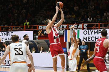 Βεζένκοφ: «Οι κατάρες που ακούμε είναι πολλές - Θα συνεχίσω να παίρνω αυτά τα σουτ όσο με πιστεύουν»