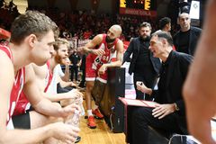 Έξαλλος ο Μπαρτζώκας με τους παίκτες του: «Με εκθέτετε, τι σας είπα πριν πέντε λεπτά;» (vid)