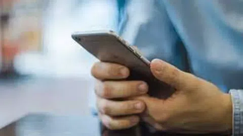 Η αθλήτρια της ενόργανης που είχε καταγγείλει βία στις προπονήσεις κατηγορείται για το κύκλωμα με τηλεφωνικές απάτες