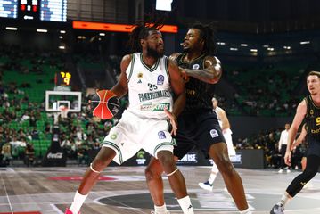 Το πρώτο καλάθι του Φαρίντ στη Stoiximan GBL και το T-Center (vid)